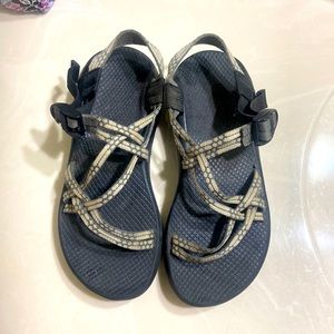 Women’s chacos!